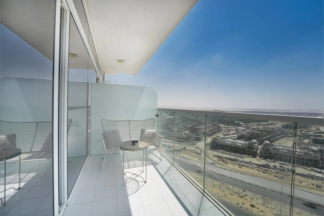 Easygo- Stylish Stu In Damac Hills Artesiad Apartment Dubai