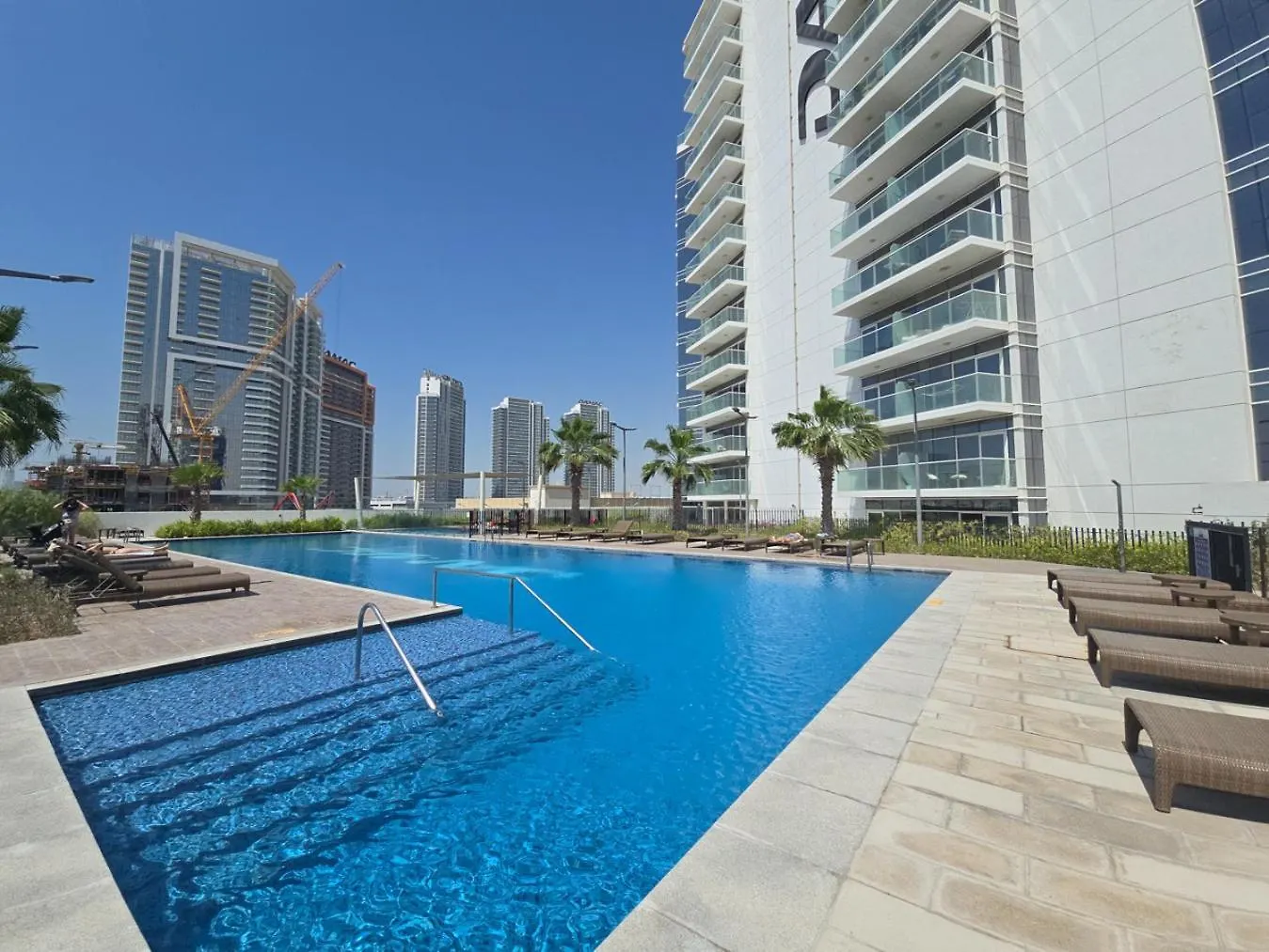 Easygo- Stylish Stu In Damac Hills Artesiad Apartment Dubai