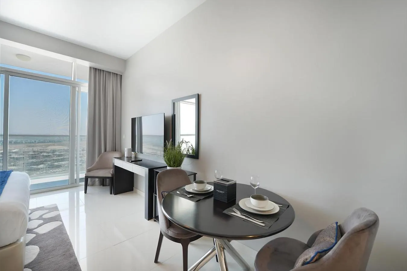 Easygo- Stylish Stu In Damac Hills Artesiad Apartment Dubai