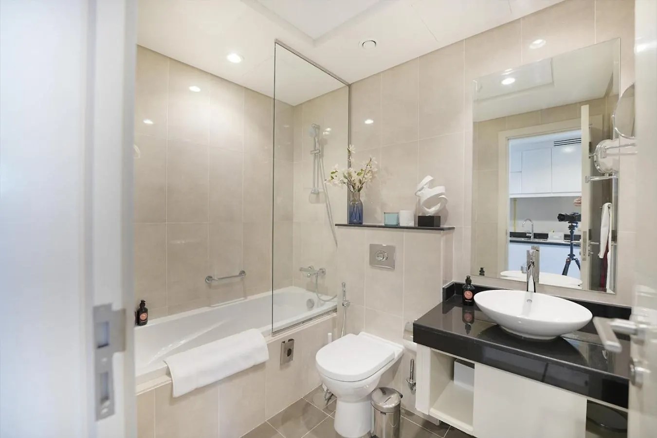 Easygo- Stylish Stu In Damac Hills Artesiad Apartment Dubai 0*,  United Arab Emirates