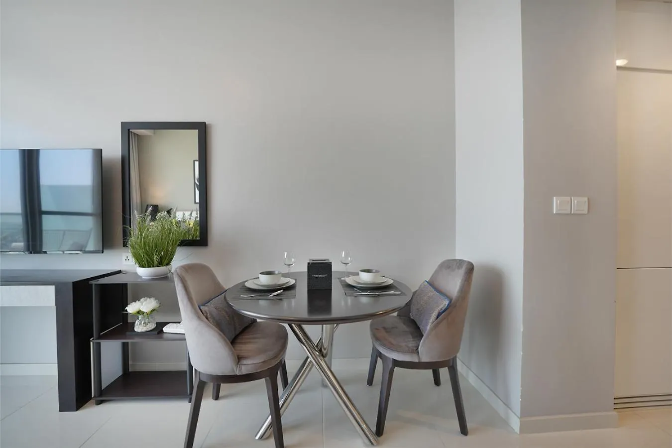 Easygo- Stylish Stu In Damac Hills Artesiad Appartement Dubai